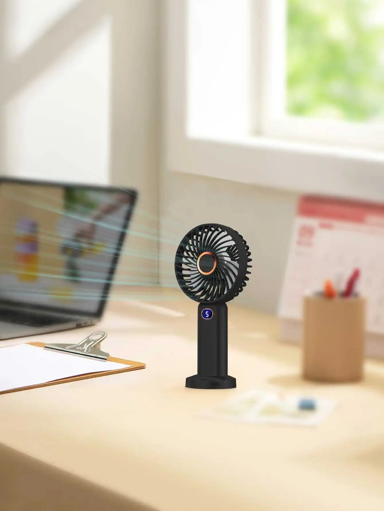 Ventilatore portatile ricaricabile tramite USB, mini ventilatore con display digitale e regolazione a 5 velocità, ideale per viaggi, attività all'aperto, ufficio e casa
